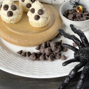 cheesecake ghosts with a large spider