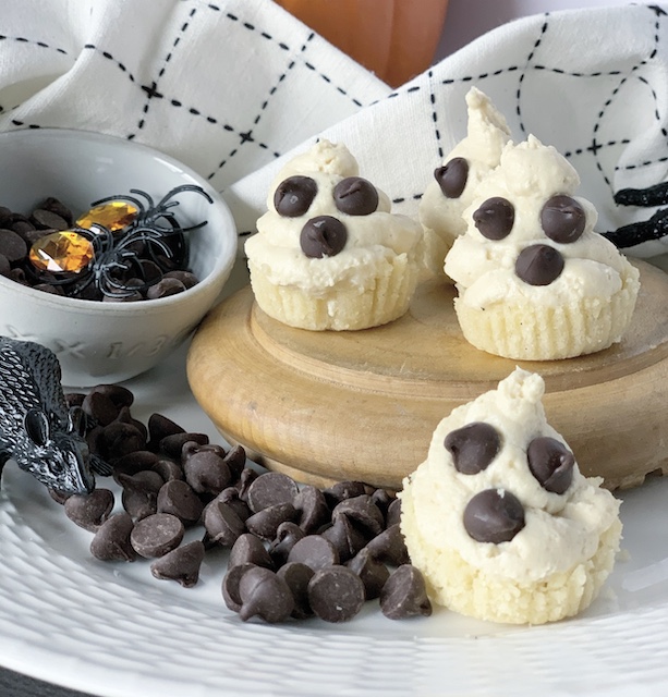close up of the cheesecake ghosts