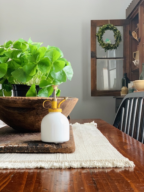 a side view of a simple shamrock tablescape