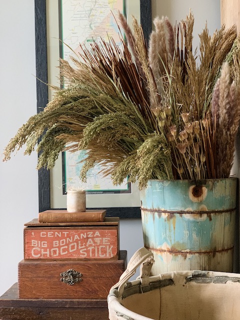 dried flower arrangement 