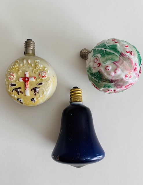 set of three random bulbs