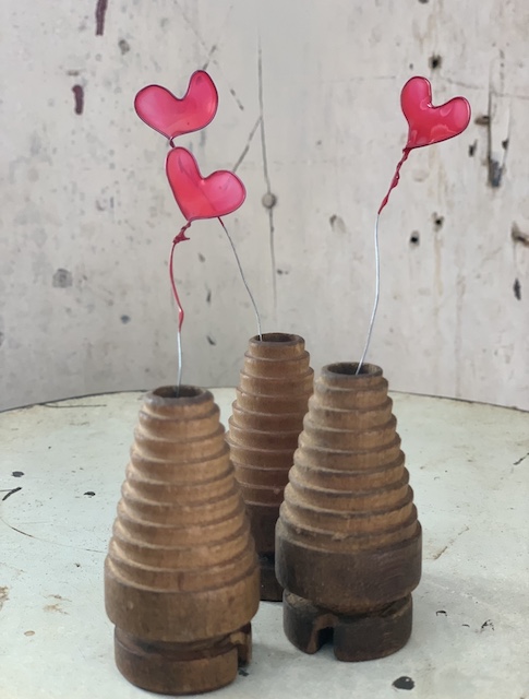a place to dry these Easy Wire Hearts With Nail Polish