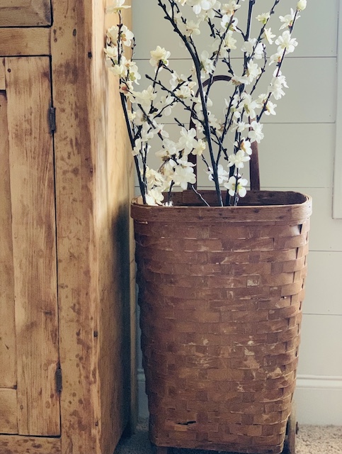 how to decorate with a painting basket beside on the floor