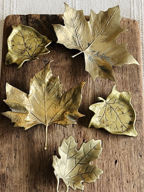 brass leaves used to show the best vintage leaf decor 