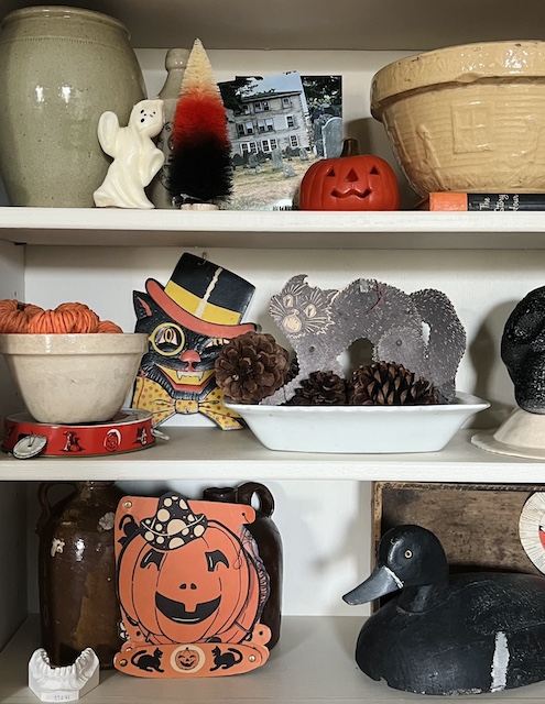 Spooky Vintage Halloween Bookcase Decor - Antique Shelf Decorations — Emily  Retro - Vintage and DIY Home Design