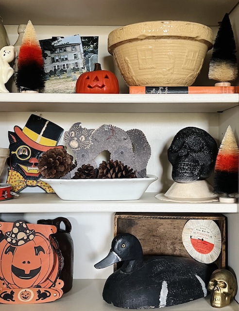 Spooky Vintage Halloween Bookcase Decor - Antique Shelf Decorations — Emily  Retro - Vintage and DIY Home Design