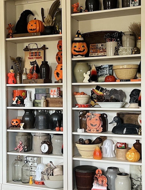 Spooky Vintage Halloween Bookcase Decor - Antique Shelf Decorations — Emily  Retro - Vintage and DIY Home Design