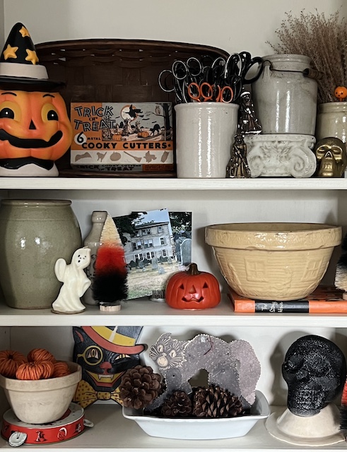 Spooky Vintage Halloween Bookcase Decor - Antique Shelf Decorations — Emily  Retro - Vintage and DIY Home Design