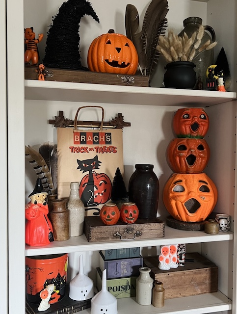 Spooky Vintage Halloween Bookcase Decor - Antique Shelf Decorations — Emily  Retro - Vintage and DIY Home Design